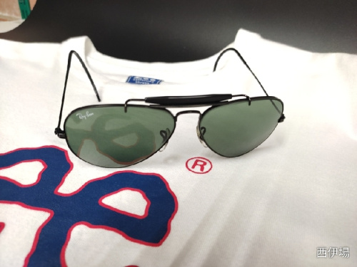 サングラスのRAYBAN