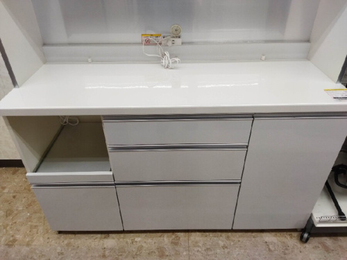 中古家具の食器棚