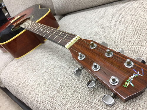 アコースティックギターのフェンダー