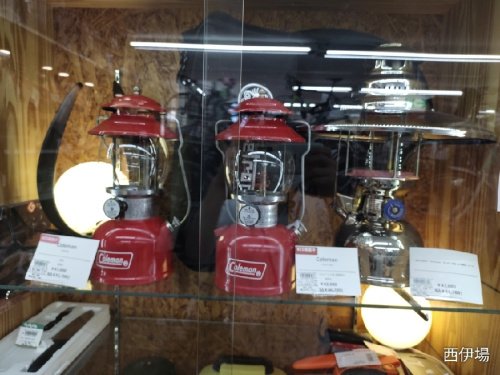 中古キャンプ用品のクーラーボックス
