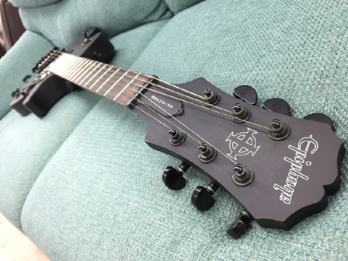 エレキギターのGoth Les Paul Studio