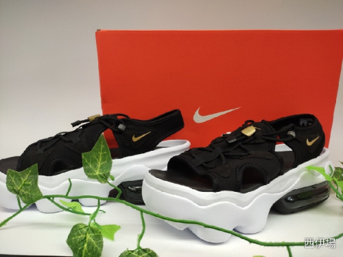 ファッションのスニーカー