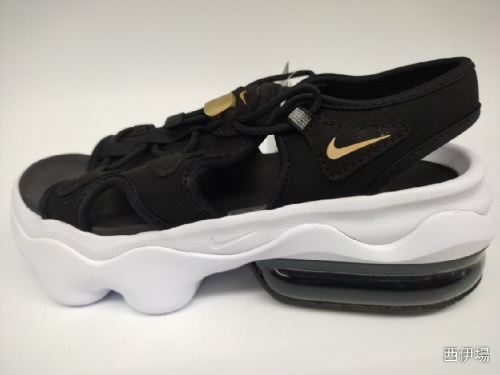 スニーカーのNIKE