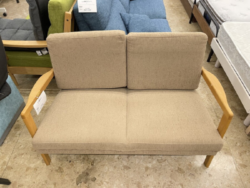 ダイニングセットのソファ