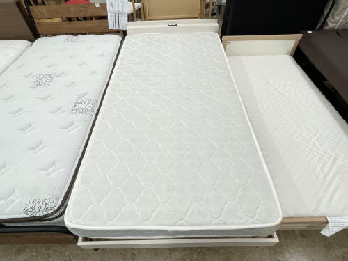 ベットのチェスト