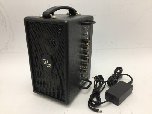 小型ベースアンプのPHIL JONES BASS