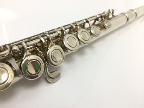 フルートの金管楽器