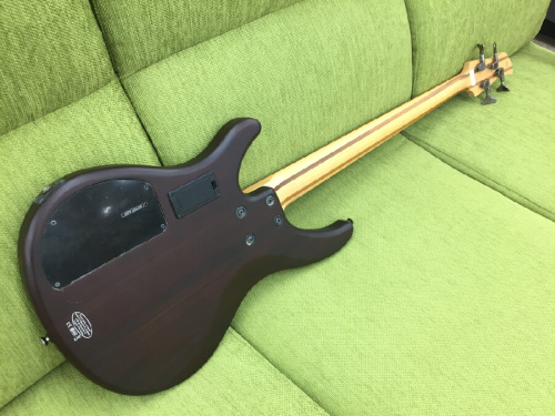 エレキベース