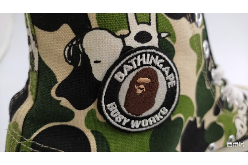 コラボスニーカーのカモフラ