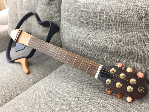 ｻｲﾚﾝﾄｷﾞﾀｰのアコースティックギター