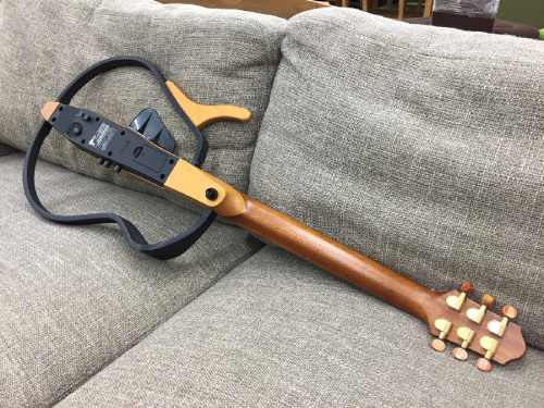 アコースティックギターのエレキギター