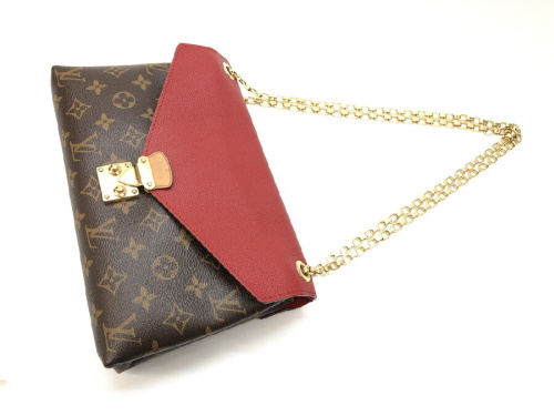 チェーンショルダーバッグのLOUIS VUITTON