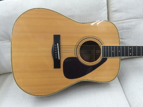 YAMAHAのアコースティックギター