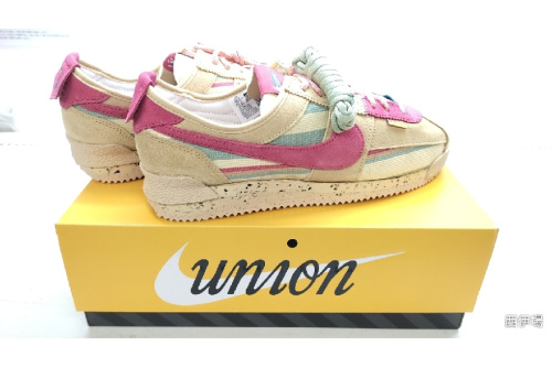 UNIONのスニーカー