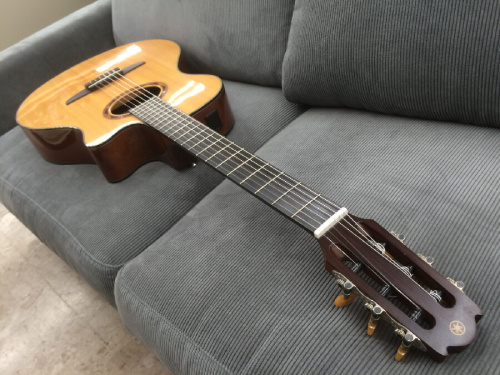 YAMAHAのエレクトリック・ガットギター