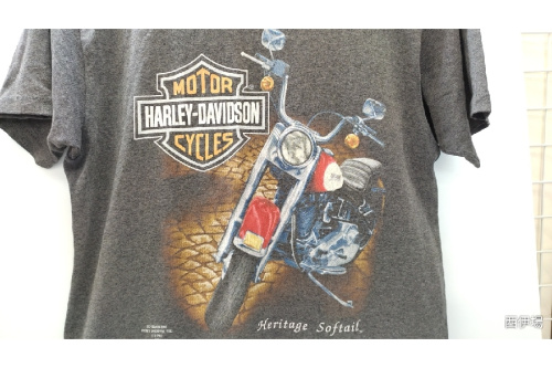 ファッションのTシャツ