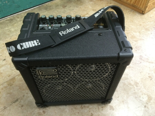 アンプのRoland