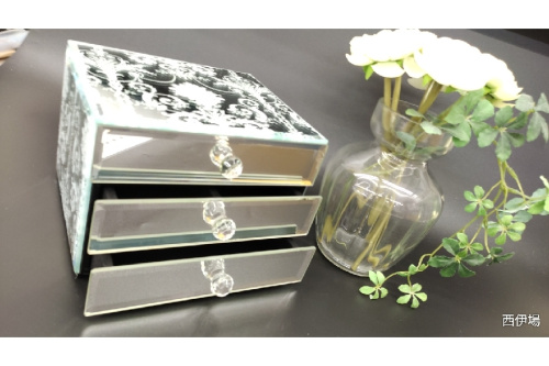 ジュエリーボックスのローラアシュレイ