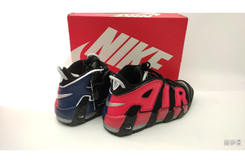 スニーカーのナイキ（NIKE）