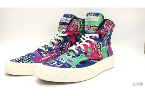 スニーカーのコンバース(CONVERSE)