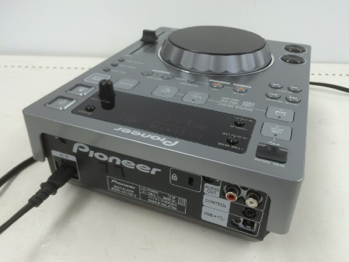 DJマルチプレイヤーのDJコントローラー