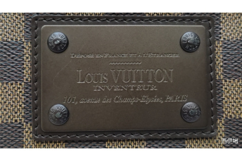 ボディバッグのルイ・ ヴィトン（LOUIS VUITTON）