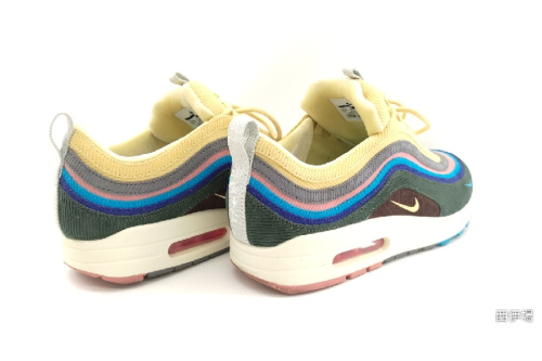 スニーカーのナイキ(NIKE)