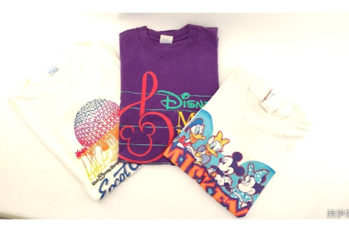 ファッションのTシャツ