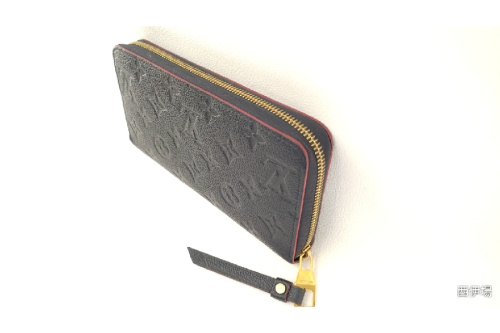 長財布のルイ・ ヴィトン（LOUIS VUITTON）