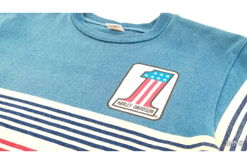 ファッションのTシャツ
