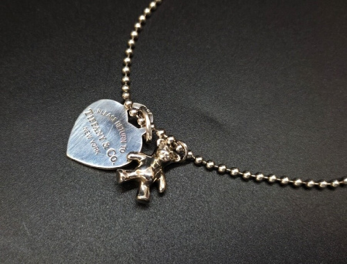 ジュエリーのネックレス