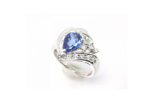 ジュエリーの指輪