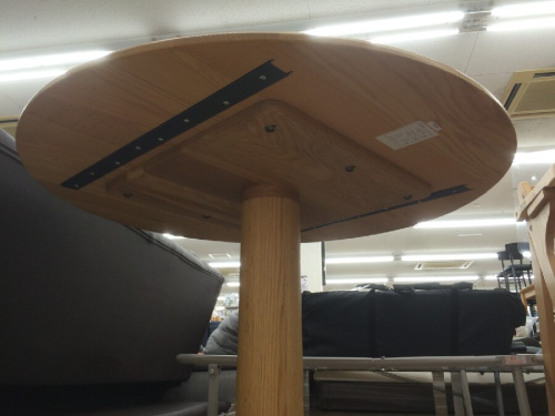筑波産商の丸型テーブル