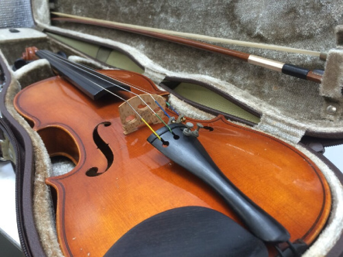SUZUKIのバイオリン
