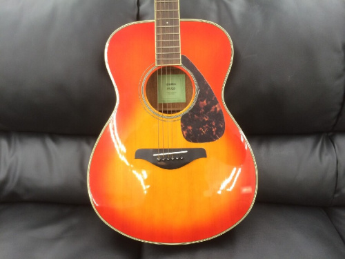 アコースティックギターのYAMAHA