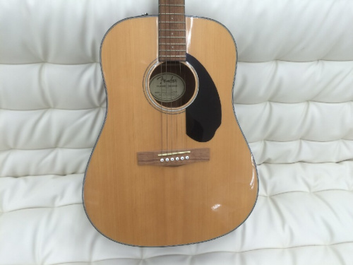 アコースティックギターのFender