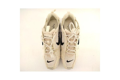 スニーカーのナイキ（NIKE）