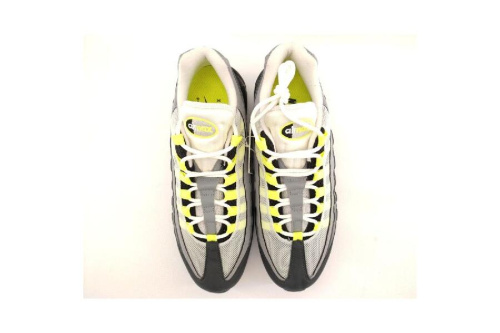スニーカーのナイキ（NIKE）