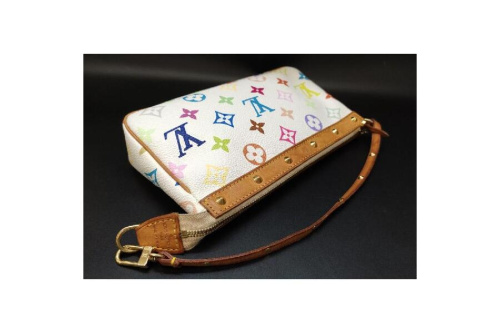 ルイ・ ヴィトン（LOUIS VUITTON）のポーチ
