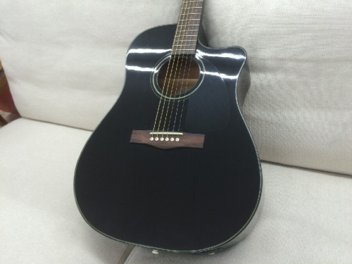 アコースティックギターのFender