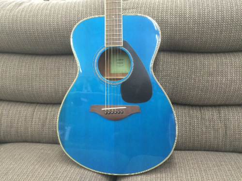 アコースティックギターのYAMAHA