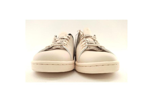 アディダス（adidas）