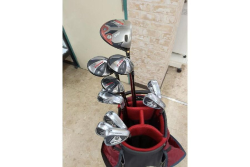 スポーツ用品のゴルフ