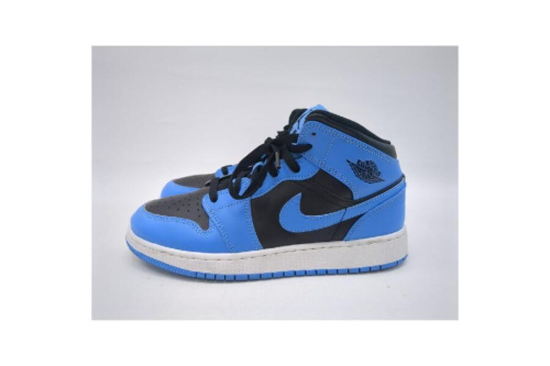 ナイキ（NIKE）のAIＲ JORDAN 1 MID
