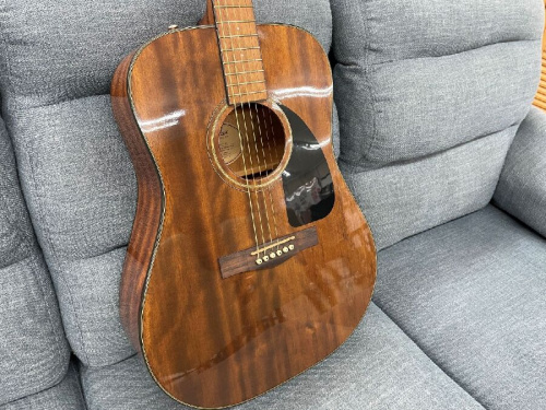 アコースティックギターのFender