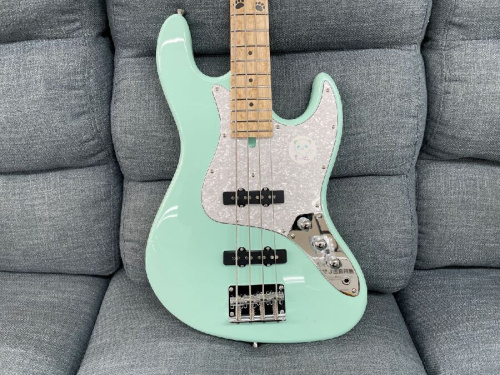 エレキベースのBacchus