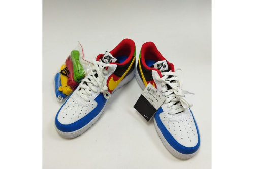 古着のスニーカー