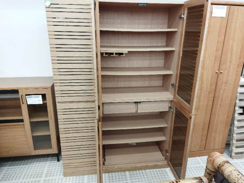 中古家具の食器棚