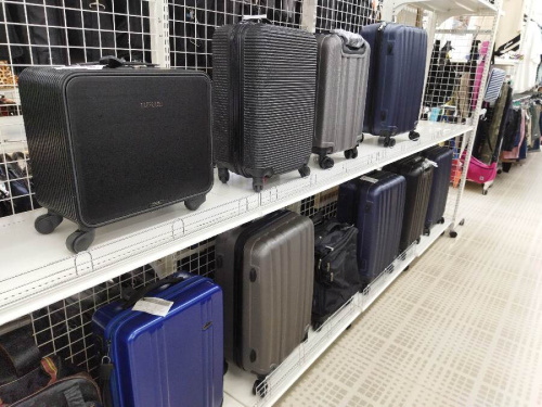 旅行かばんのキャリーバッグ