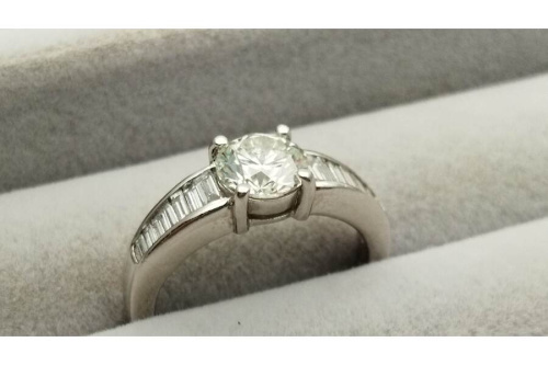 貴金属のダイヤ